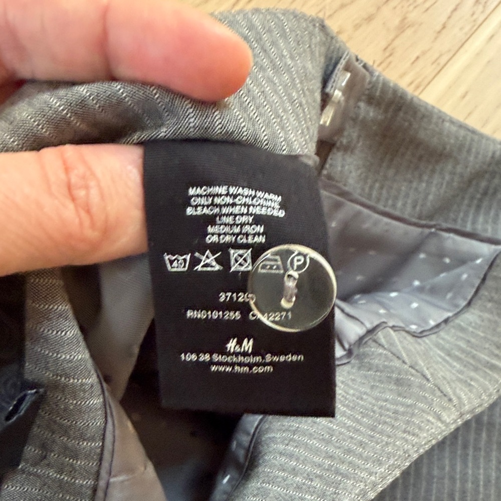 H&M Dark Gray Pinstripe Pencil Skirt - Picture 3 of 8